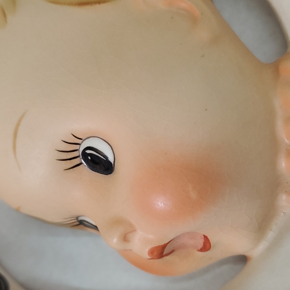 Vintage Hummel Wall Plaque "BA BEE" Girl, - in GREAT shape!! - Picture 13 of 14
